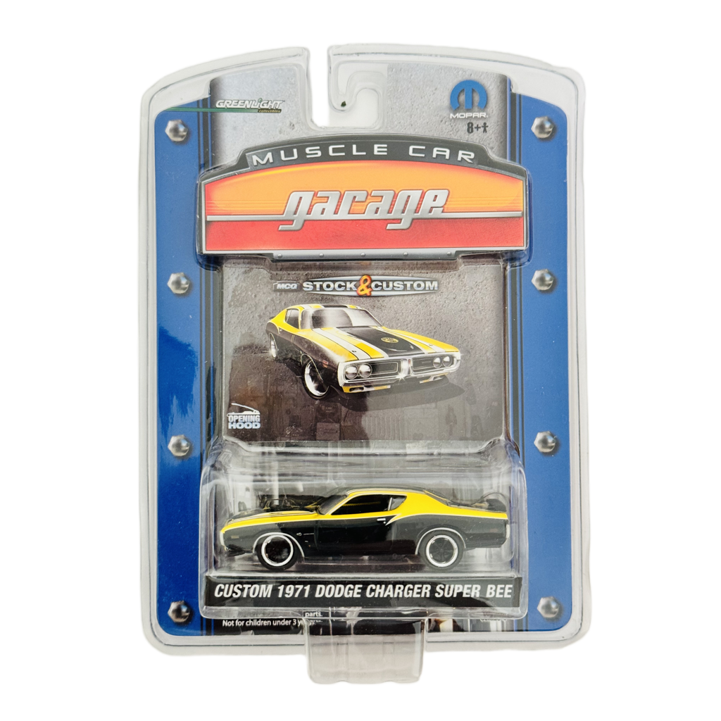 Greenlight Muscle Car Garage 1971 Dodge Charger Super Bee - Yellow