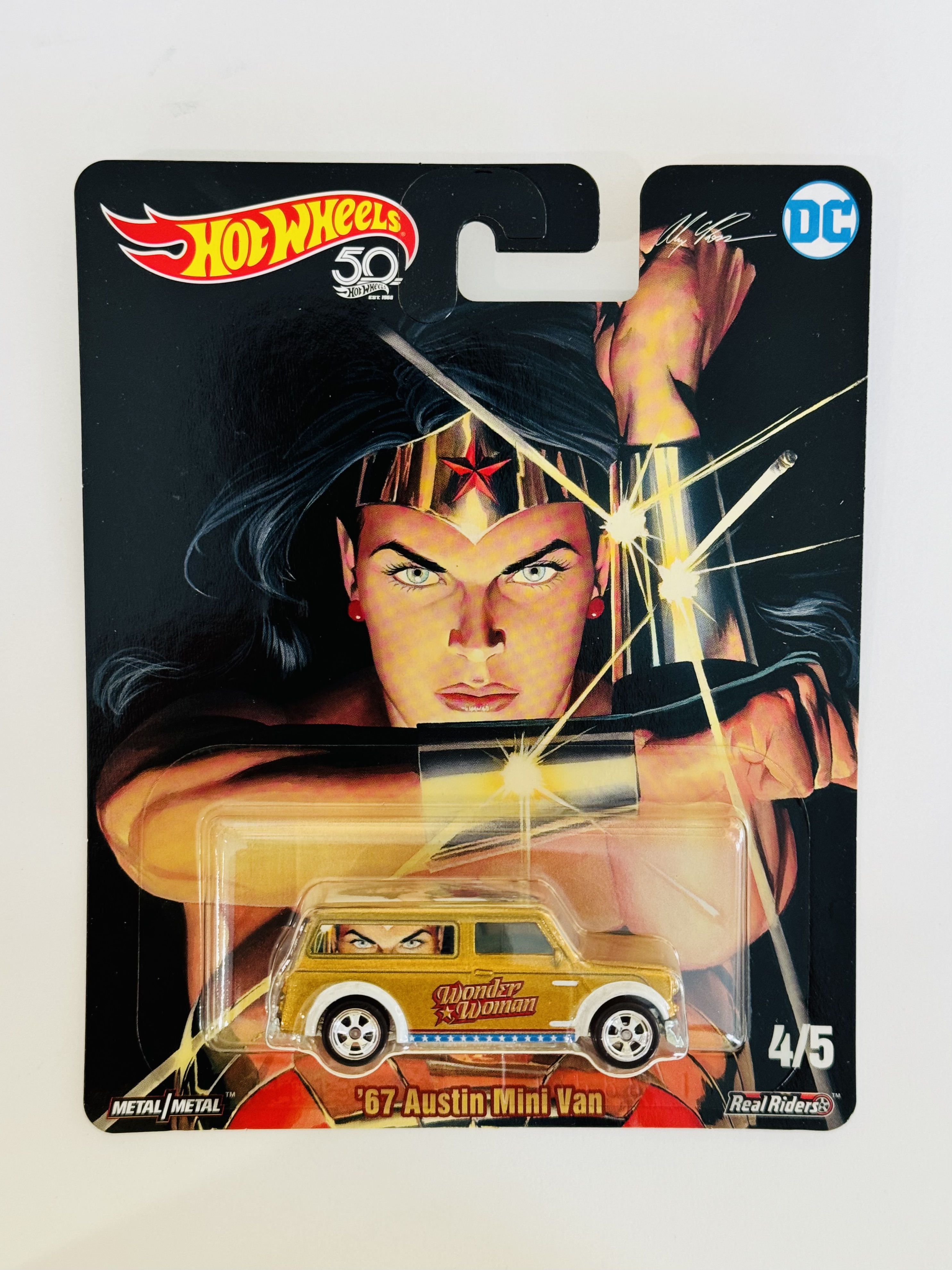 Hot Wheels DC Comics Wonder Woman '57 Austin Mini Van