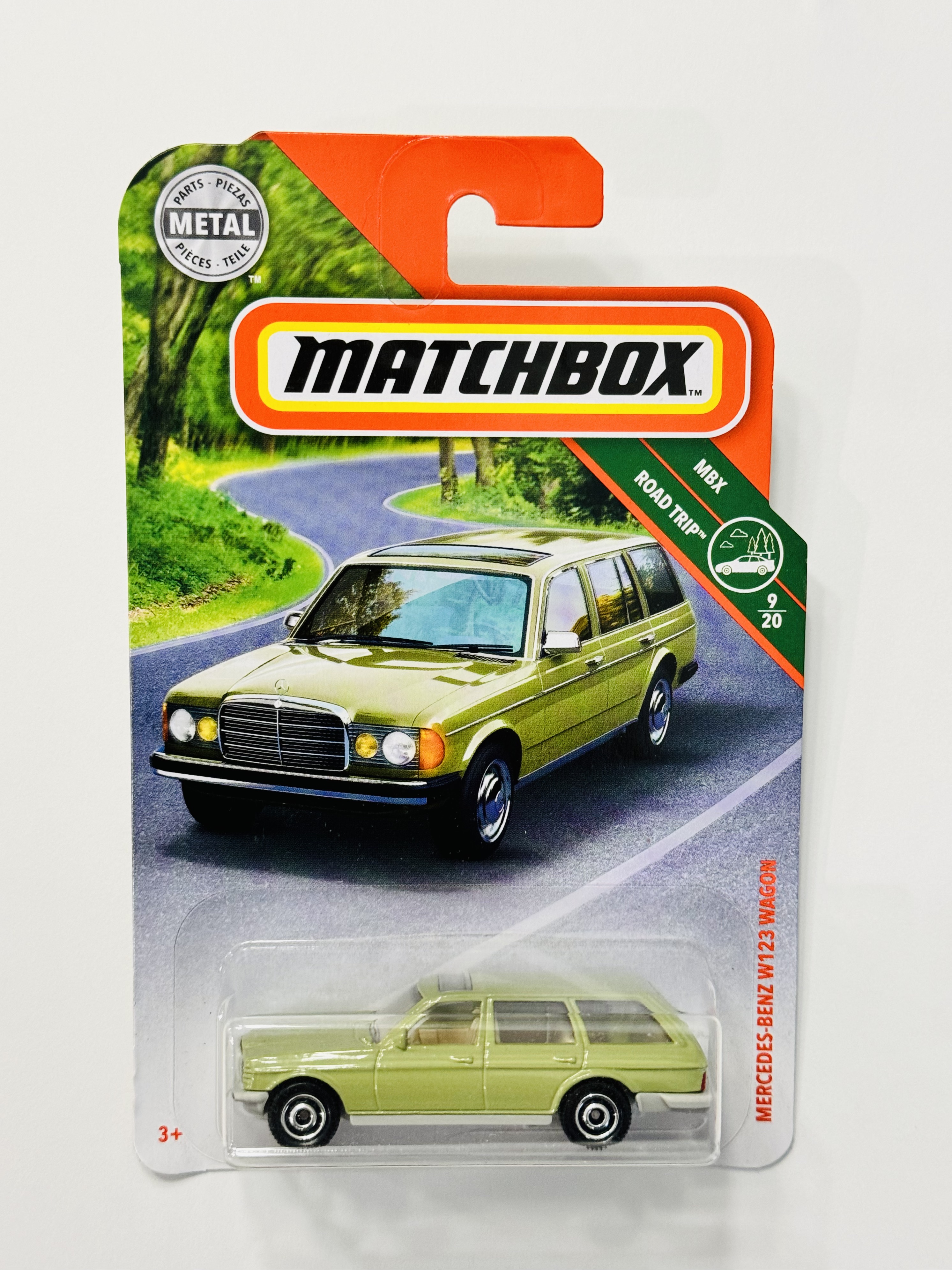 Matchbox #9 Mercedes-Benz W123 Wagon